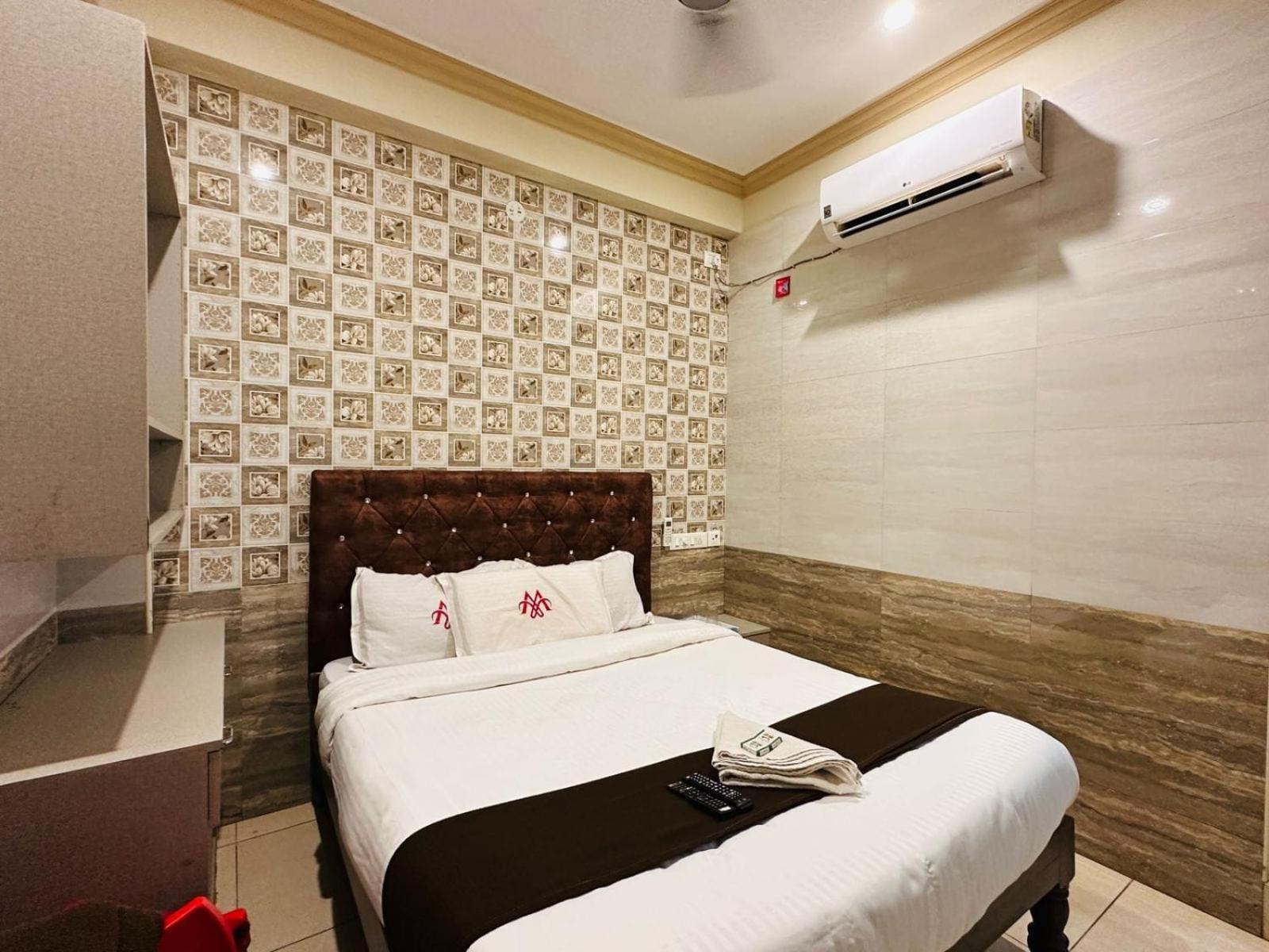 Marina Palace Chennai Exterior photo